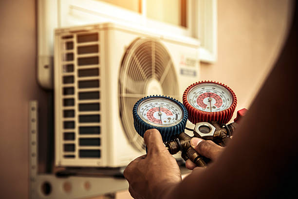 Professional Hvac technician working in Chelsea, AL